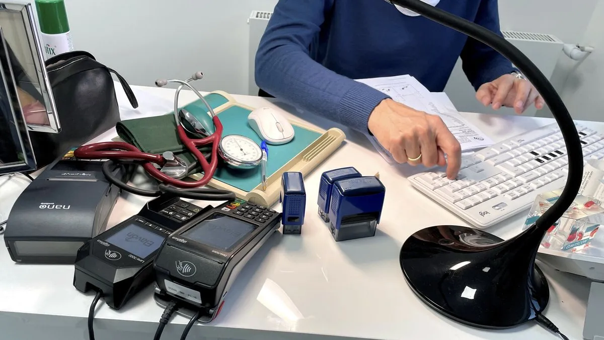 Zdjęcie Ile kosztuje wizyta domowa lekarza? Ceny NFZ i prywatne w Polsce