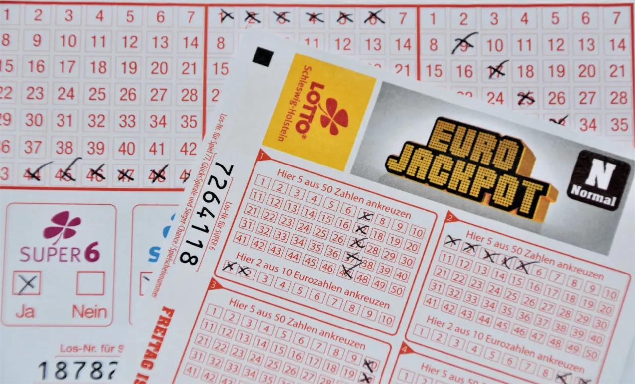 Zdjęcie Kto nadzoruje losowania gry Eurojackpot i jak zapewnia uczciwość?