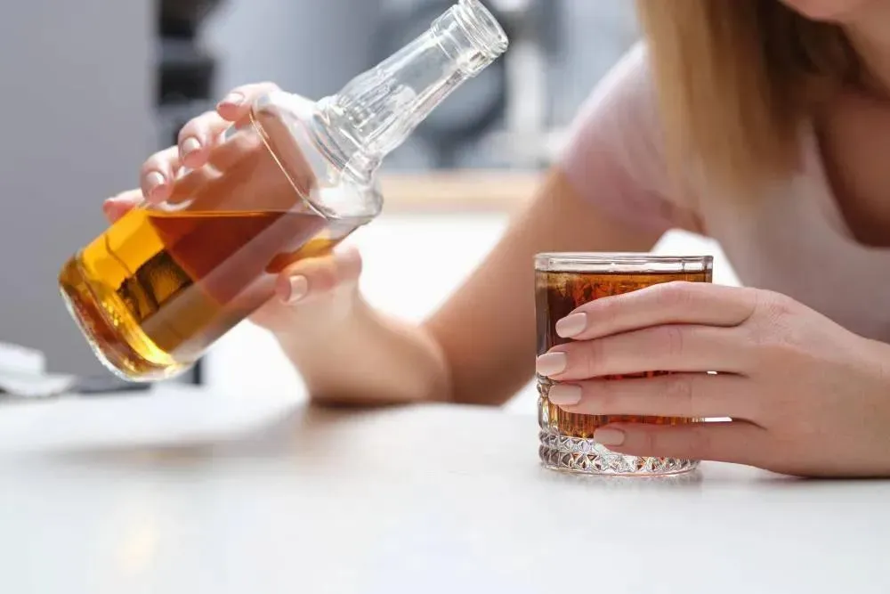 Zdjęcie Czy przy antykoncepcji można pić alkohol? Sprawdź skutki dla zdrowia