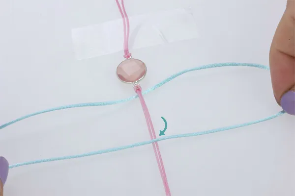 Zdjęcie Jak zrobić bransoletkę ze sznurka - proste kroki dla każdego kreatywnego