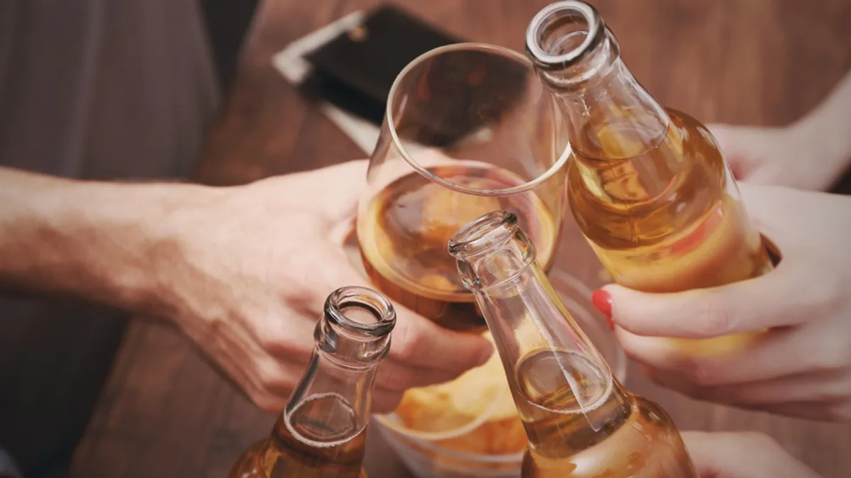 Zdjęcie Alkohol przed szczepieniem - eksperci wyjaśniają co musisz wiedzieć