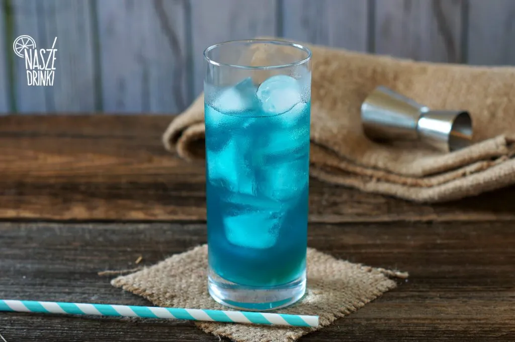 Zdjęcie Najlepsze drinki z Blue Curacao, które zaskoczą Twoich gości