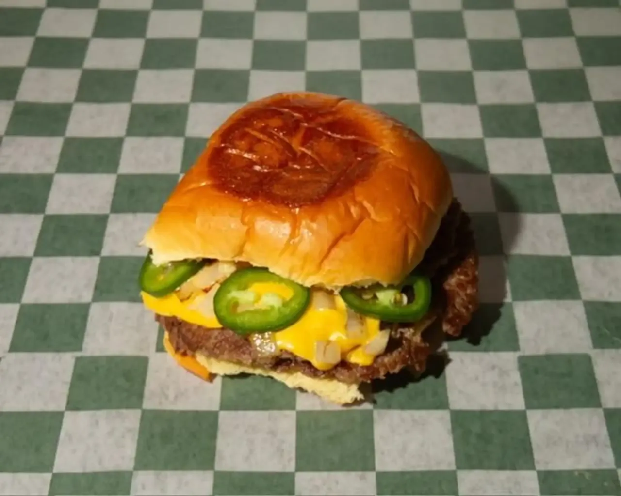 Zdjęcie Ile kcal ma jalapeno burger? Sprawdź kaloryczność różnych wersji