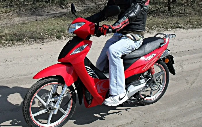 Zdjęcie Czy skuter to motorower? Poznaj kluczowe różnice i przepisy