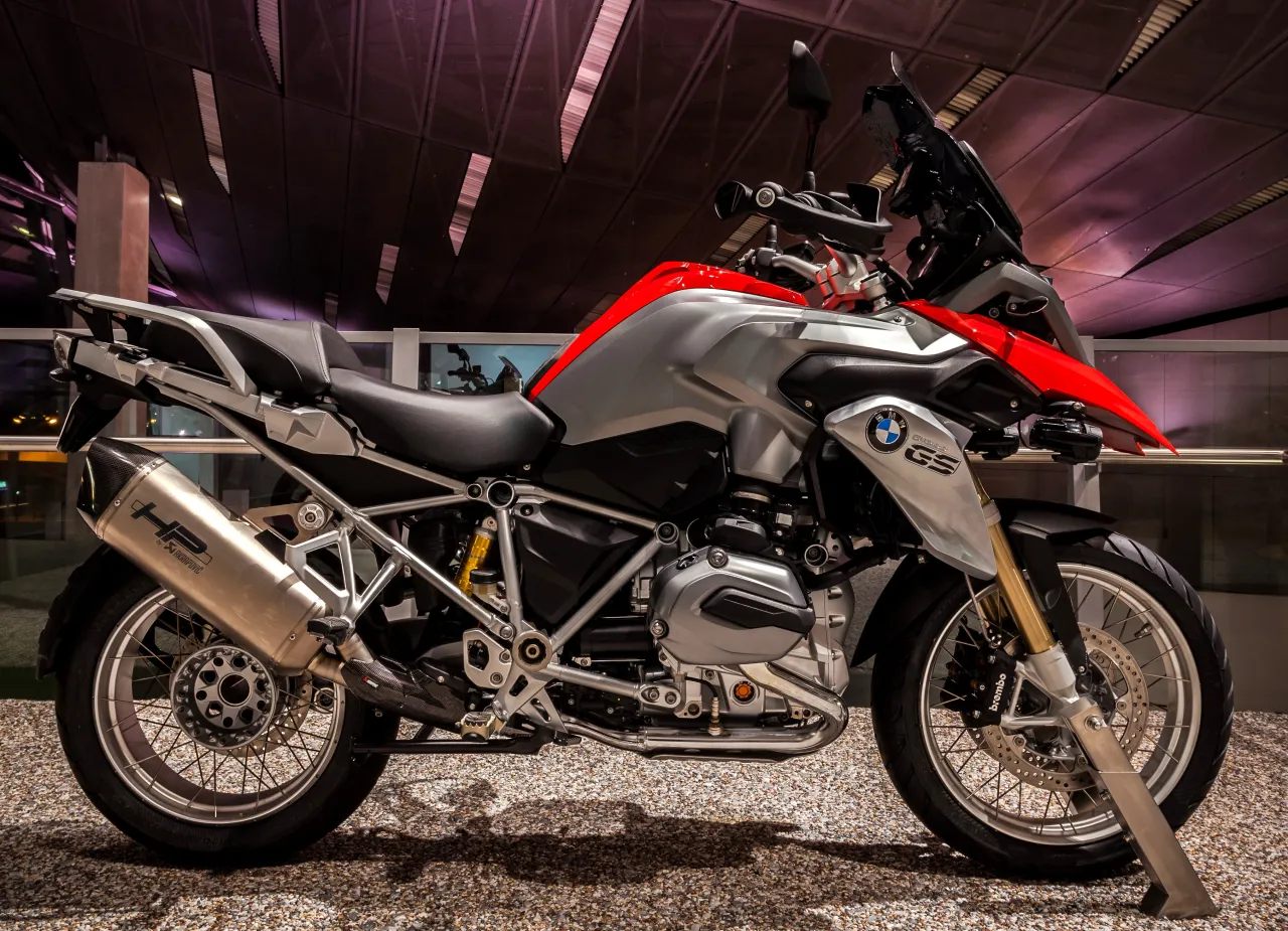 Zdjęcie BMW R1200 GSA - wszechstronny motocykl dla miłośników przygód i off-roadu