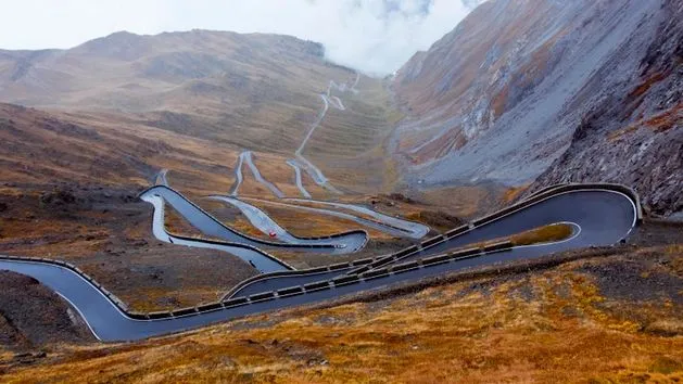 Zdjęcie Odkryj piękno przełęczy Stelvio Passo: Planuj swoją wyprawę już teraz