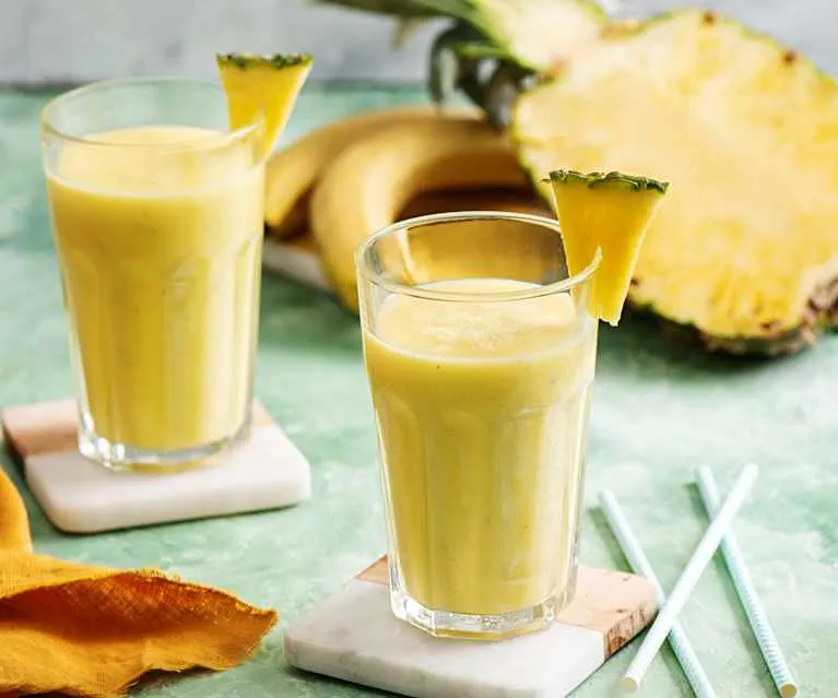 Zdjęcie Orzeźwiający koktajl z ananasa i banana, który wspiera odchudzanie