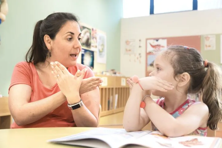 Zdjęcie Edukacja osób niesłyszących w Polsce: wyzwania i możliwości rozwoju