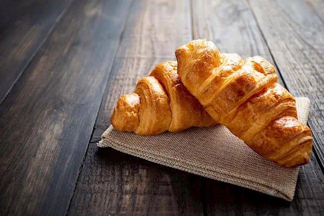 Zdjęcie Ile kcal ma croissant? Poznaj kaloryczność tego słodkiego wypieku