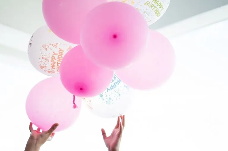 Zdjęcie Jak zawiesić balony bez helu - proste metody na efektowne dekoracje