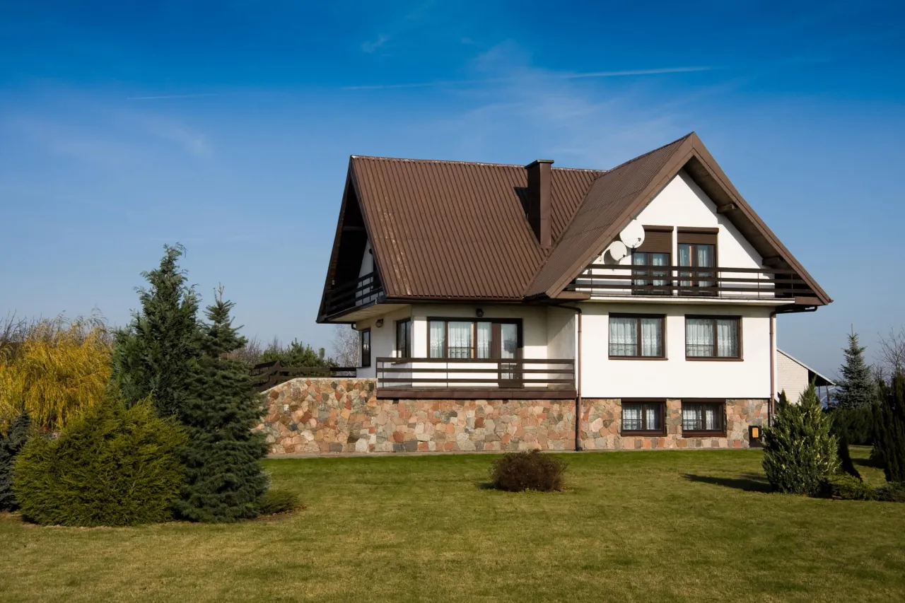 Zdjęcie Ile kosztuje budowa domu 140 m²? Zaskakujące koszty, które musisz znać
