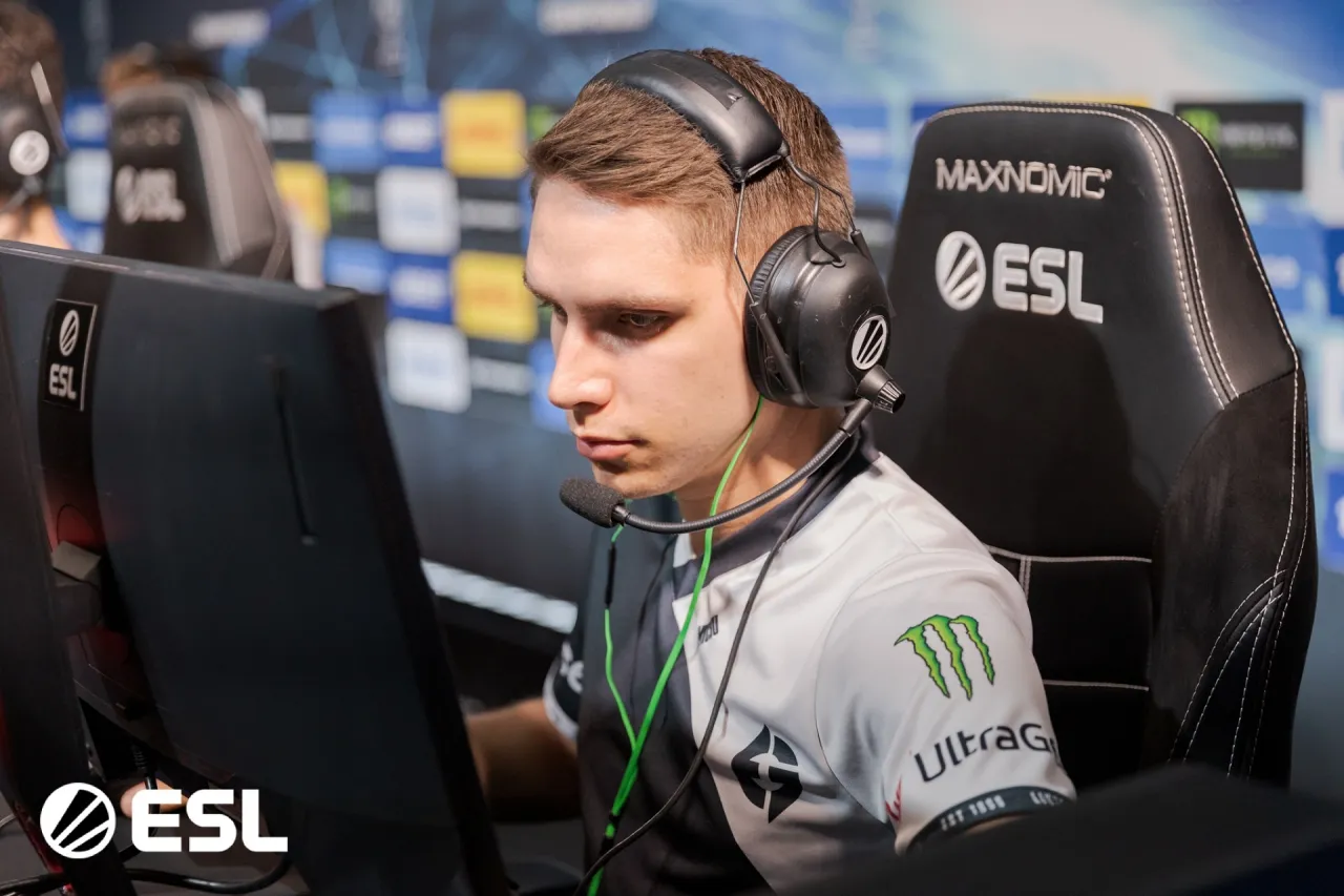 Zdjęcie Skopiuj celownik Michu w CS:GO i popraw swoją grę teraz