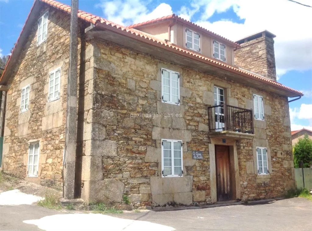 Zdjęcie A casa da escola en trazo: un refugio turístico con encanto y comodidad