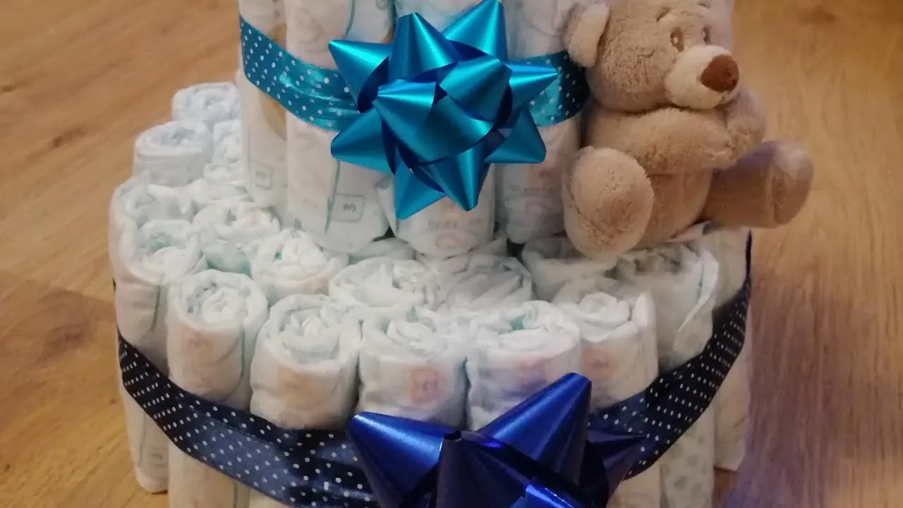 Zdjęcie Jak zrobić tort z pampersów – krok po kroku do idealnego prezentu