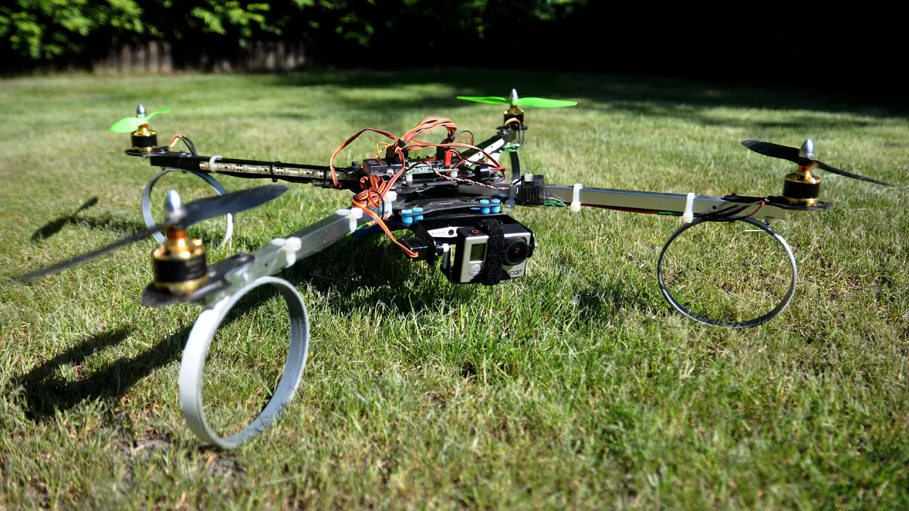 Zdjęcie Najlepsze zestawy DIY do budowy dronów - co musisz wiedzieć