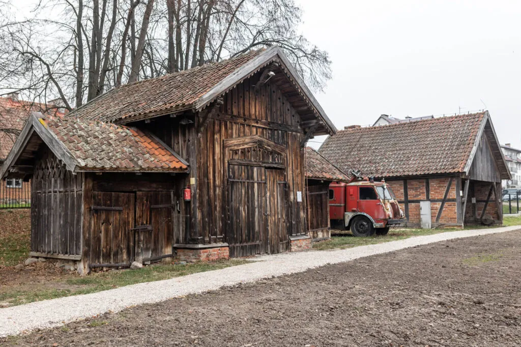 Zdjęcie Co to jest skansen? Poznaj fascynujący świat kultury ludowej