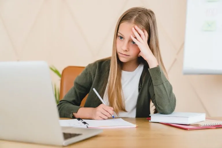 Zdjęcie Co to znaczy absencja szkolna i jak wpływa na edukację ucznia?