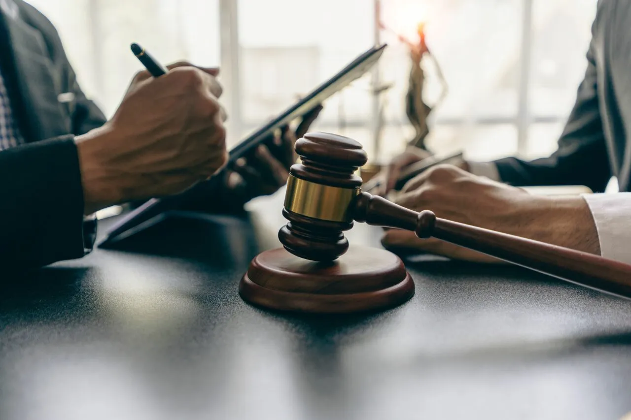 Zdjęcie Kim jest adwokat? Rola, uprawnienia i kiedy potrzebujesz jego pomocy