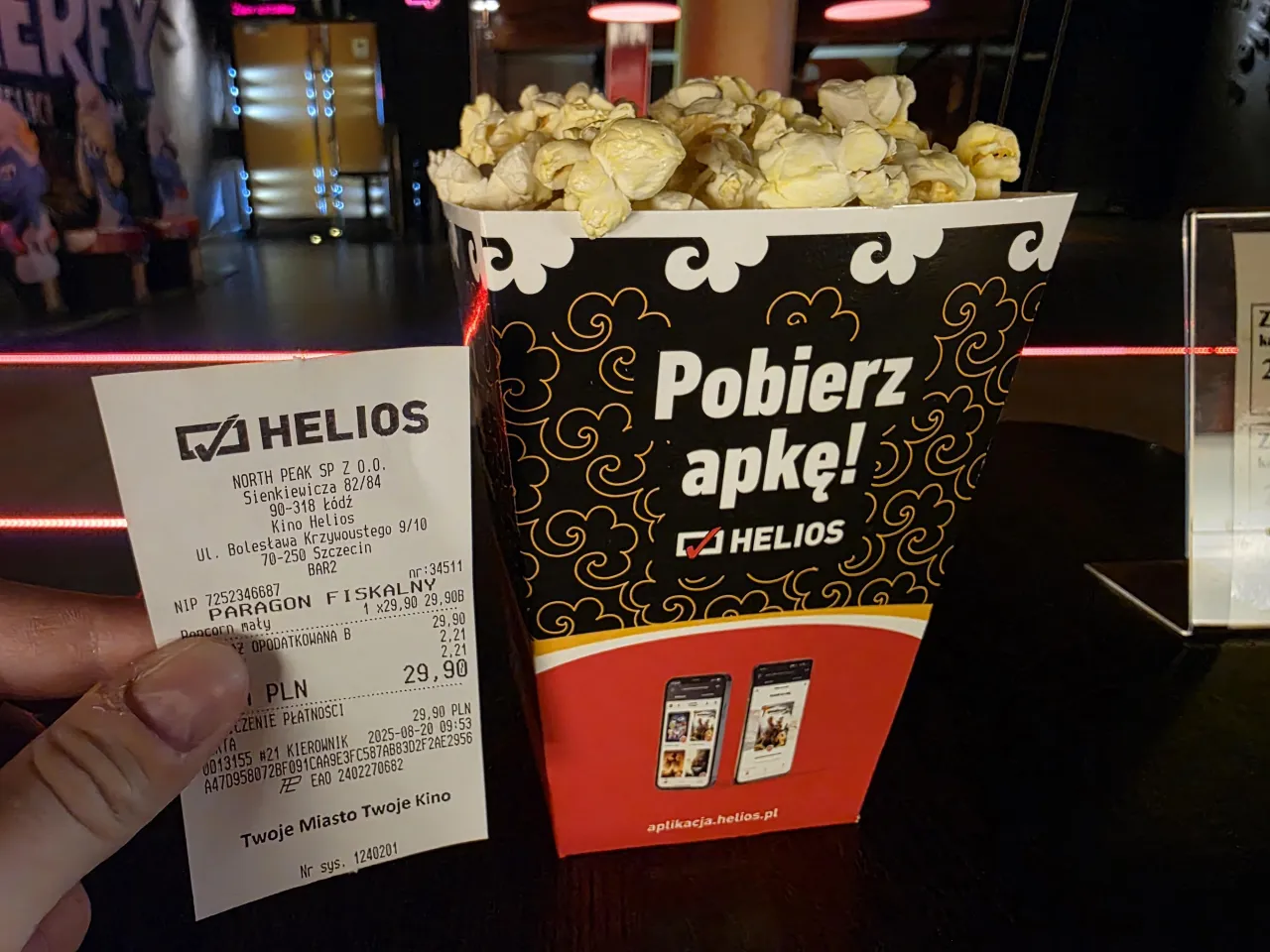 Zdjęcie Ile kosztuje popcorn w kinie Helios? Ceny, smaki i promocje