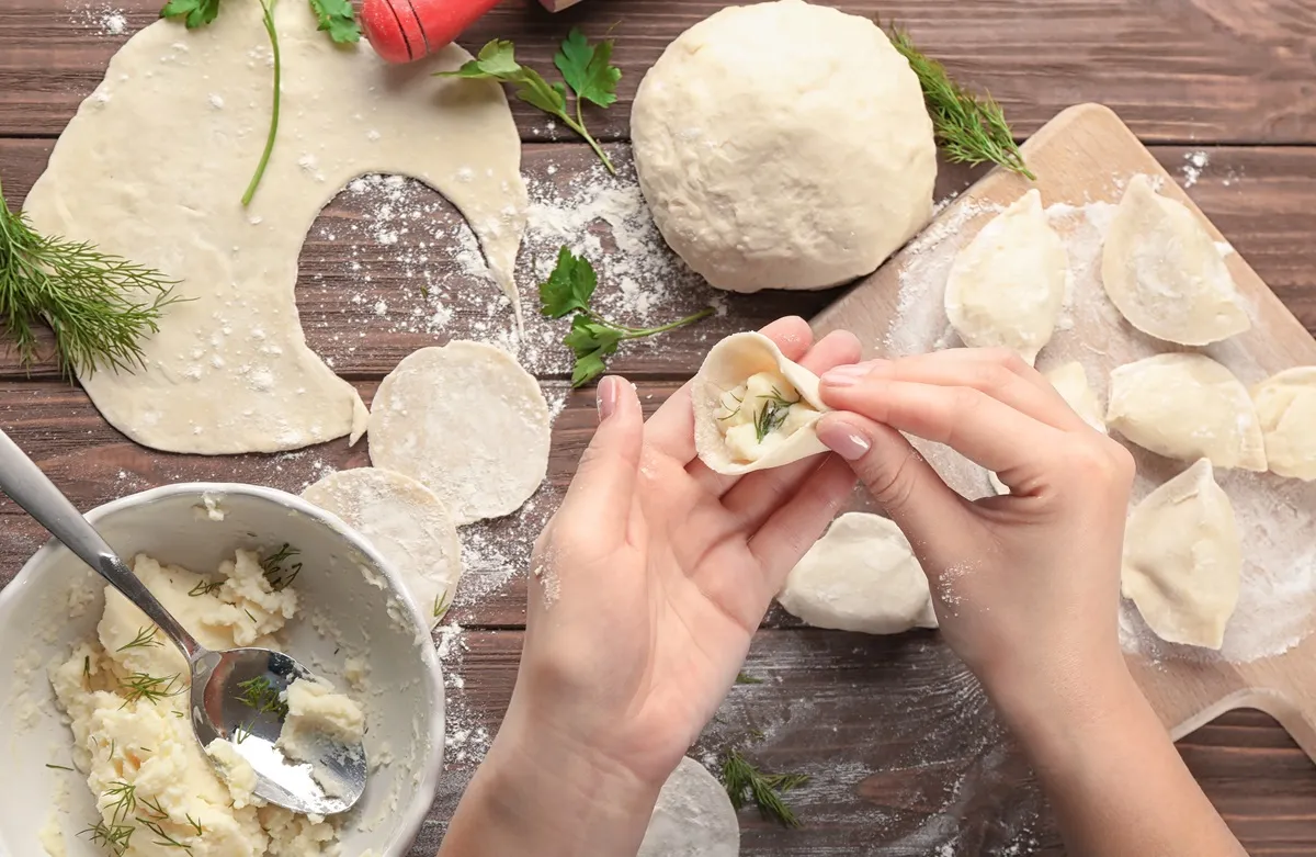Zdjęcie Ile kcal ma pieróg? Zaskakujące kalorie w różnych rodzajach!