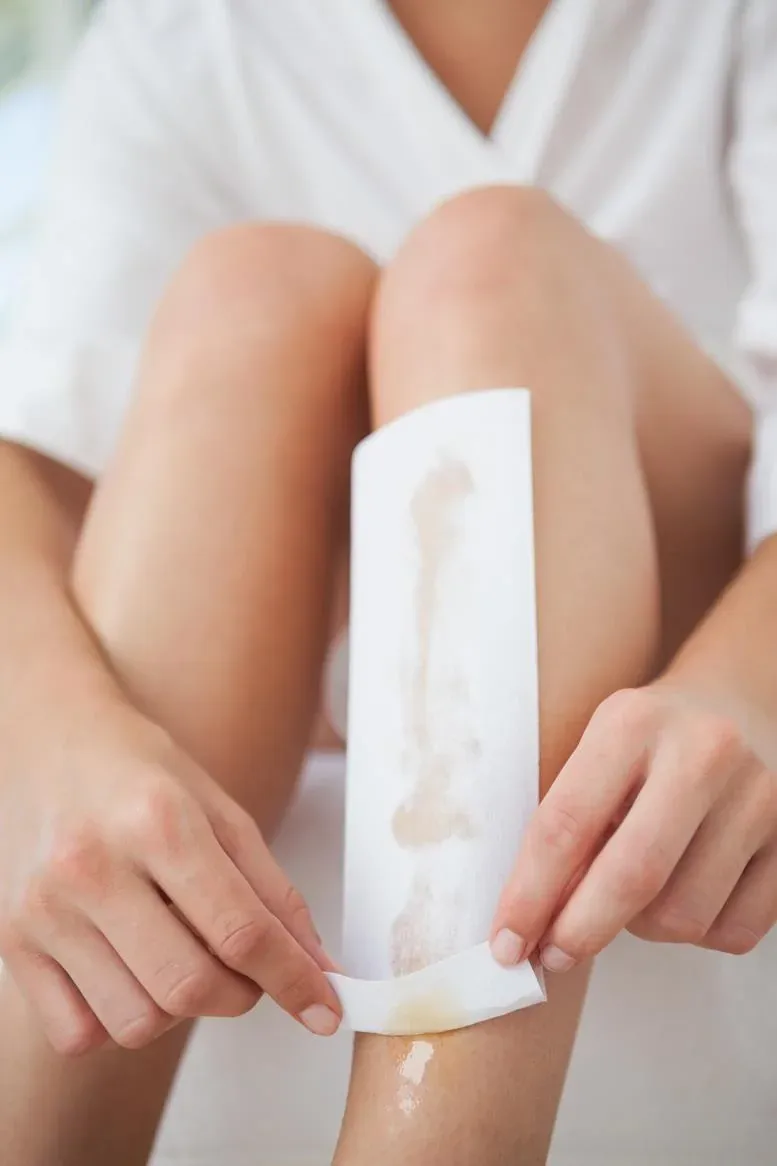 Zdjęcie Czy po depilacji woskiem można się opalać? Uniknij podrażnień!