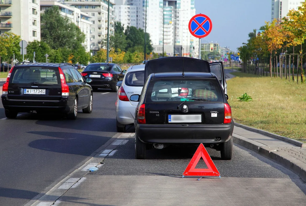 Zdjęcie Czy dopuszczalne jest holowanie samochodem osobowym na autostradzie?