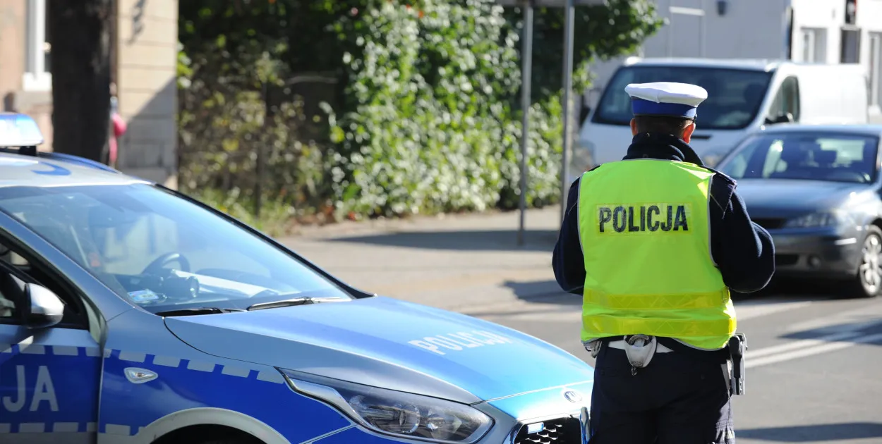 Zdjęcie Czy policja może zatrzymać auto bez powodu: Poznaj swoje prawa na drodze