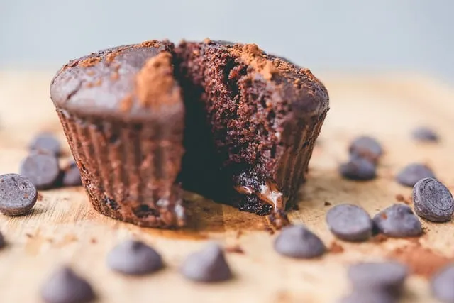 Zdjęcie Ile kcal ma babeczka czekoladowa Wedel i jak wpłynie na dietę?