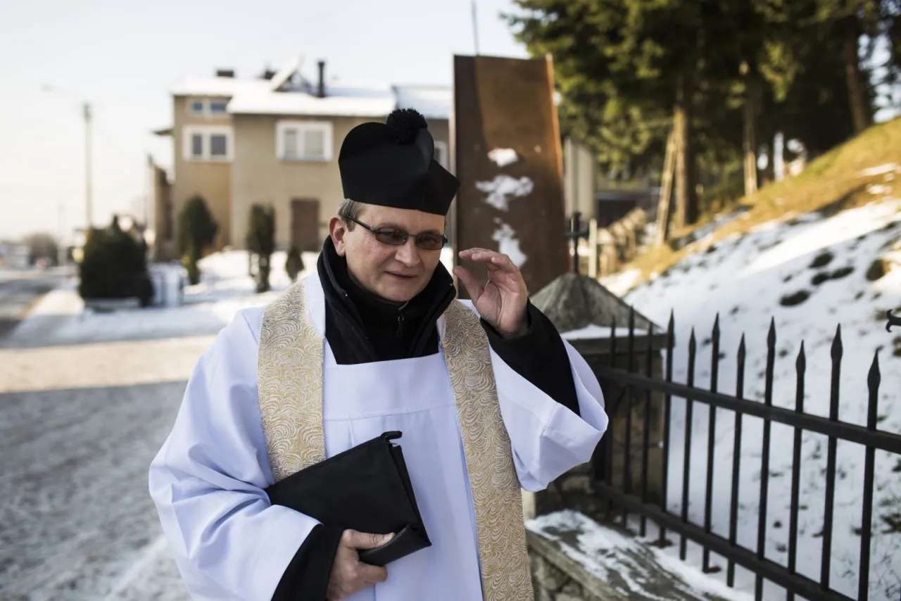 Zdjęcie Ksiądz po kolędzie jakie modlitwy - poznaj znaczenie i tradycję