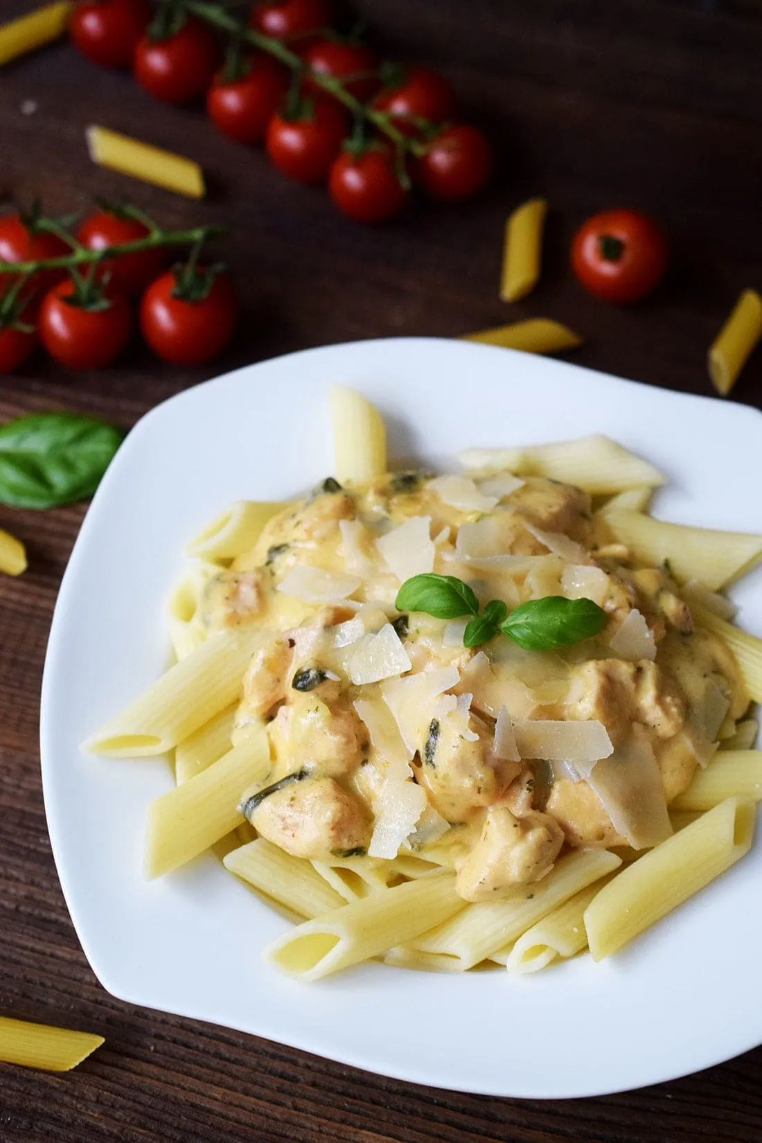Zdjęcie Szybki przepis na makaron penne z kurczakiem i szpinakiem w sosie serowym