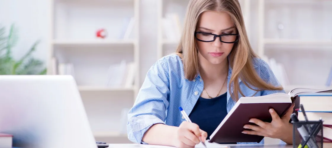 Zdjęcie Do kiedy rekrutacja na studia zaoczne? Spóźnisz się na aplikację!