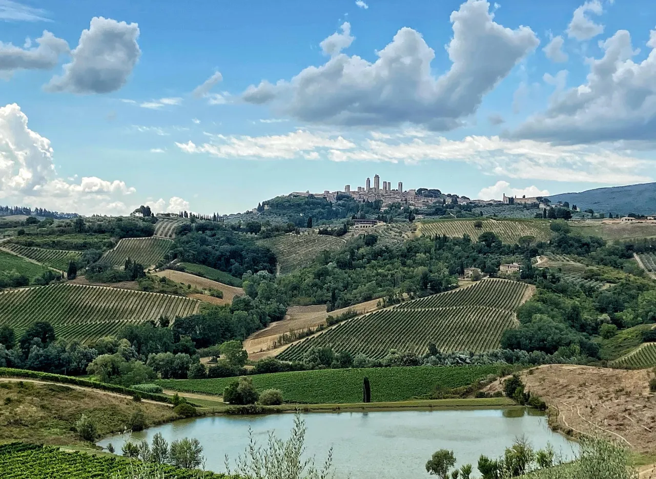Zdjęcie Gdzie zjeść w San Gimignano? Odkryj najlepsze restauracje i smaki