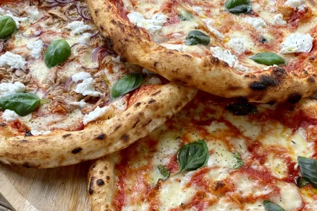 Zdjęcie Ile kcal ma pizza neapolitańska? Zaskakujące kalorie w pizzy!