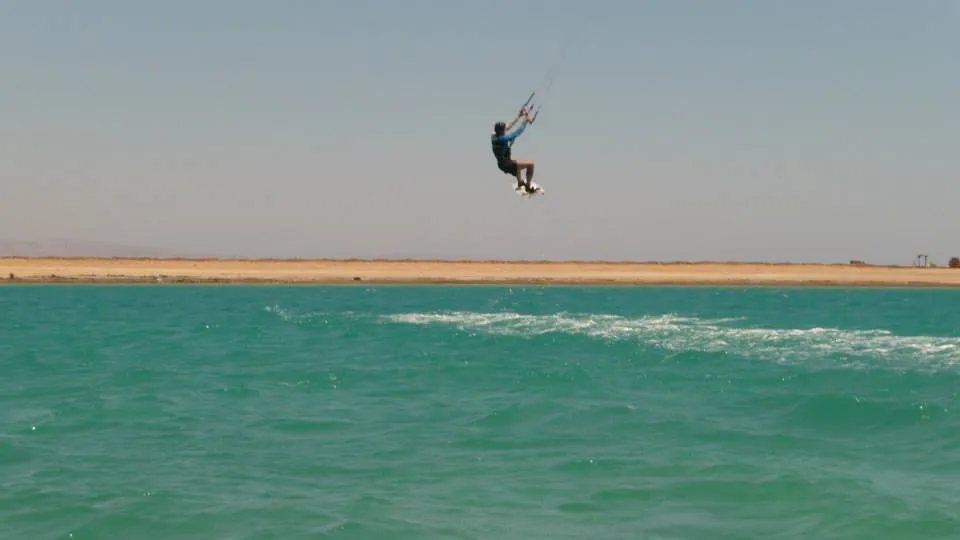 Zdjęcie Ile zarabia instruktor kitesurfingu? Odkryj prawdę o wynagrodzeniach