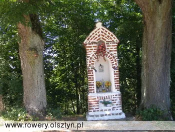 Zdjęcie Jak zrobić kapliczkę w ogrodzie: 10 praktycznych wskazówek