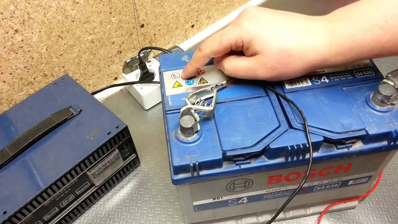 Zdjęcie Prostownik Romstan jak ładować akumulator bez ryzyka przeładowania