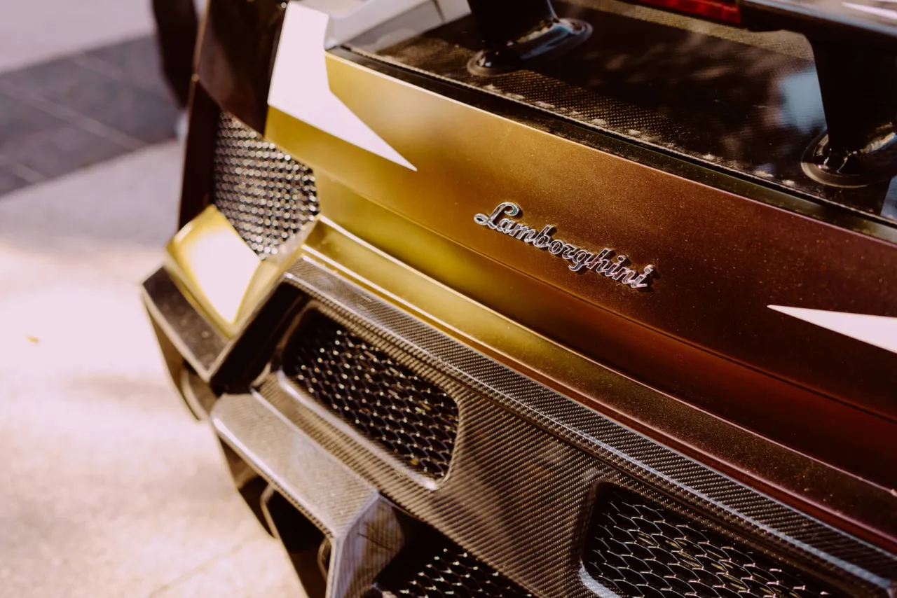 Zdjęcie Ile kosztuje lamborghini? Zaskakujące ceny różnych modeli luksusowych samochodów