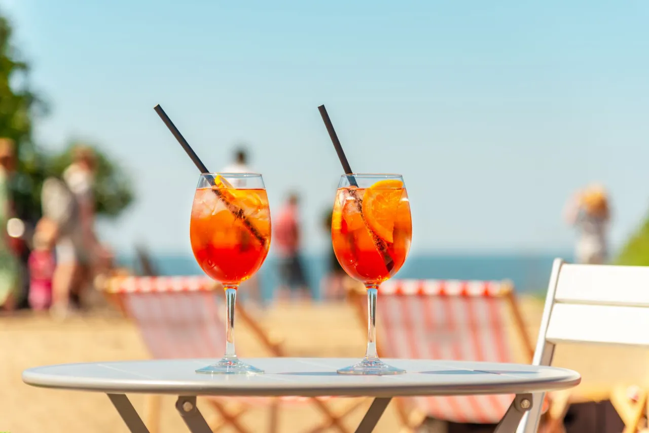 Zdjęcie Najlepsze drinki z aperolu, które zachwycą Twoich gości na każdej imprezie