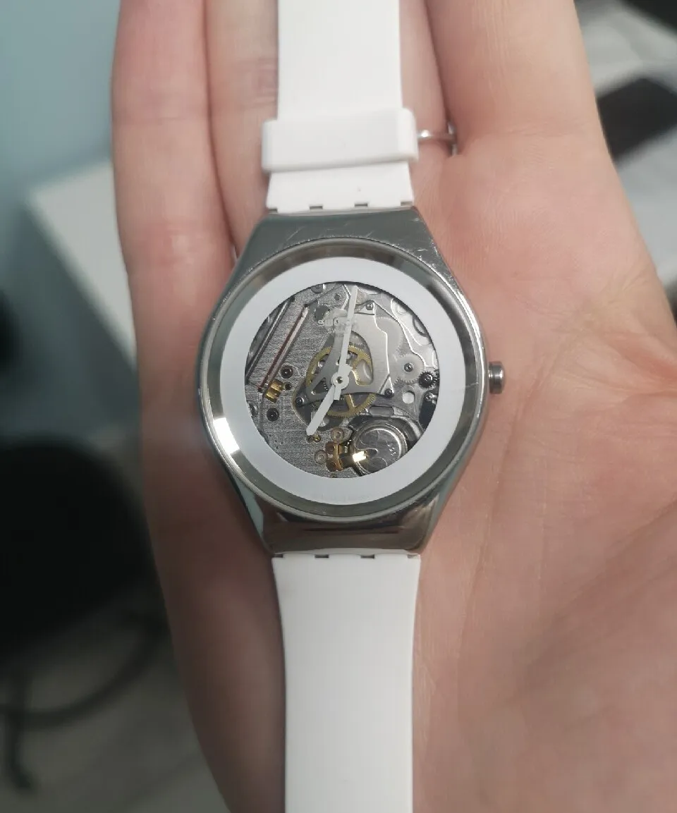 Zdjęcie Zegarek damski Swatch srebrny - porównanie modeli i ceny