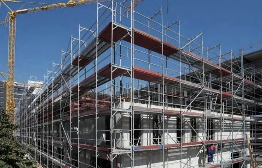 Zdjęcie Ceny rusztowania elewacyjnego 100m2 - uniknij wysokich kosztów