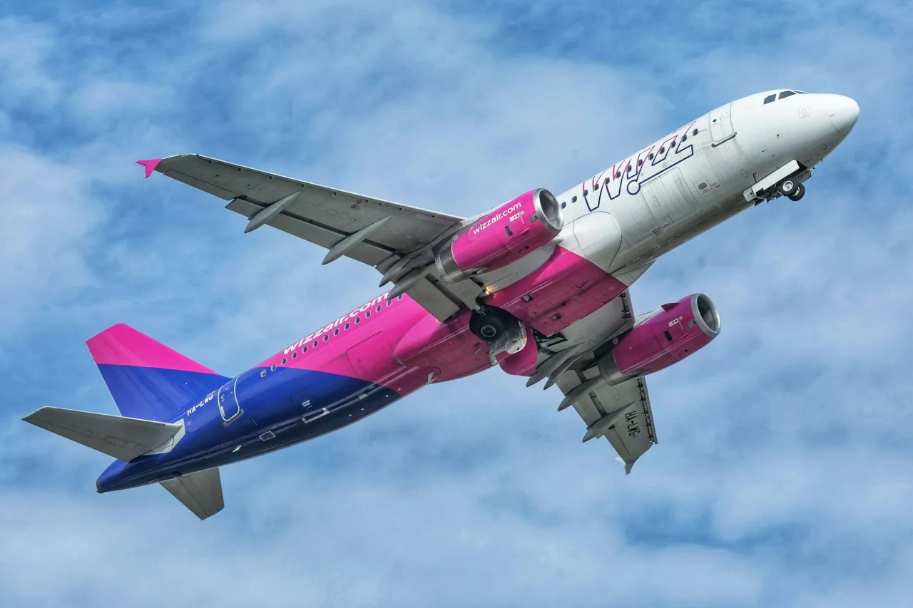 Zdjęcie Ile kosztuje dokupienie bagażu na lotnisku wizz air - uniknij wysokich opłat