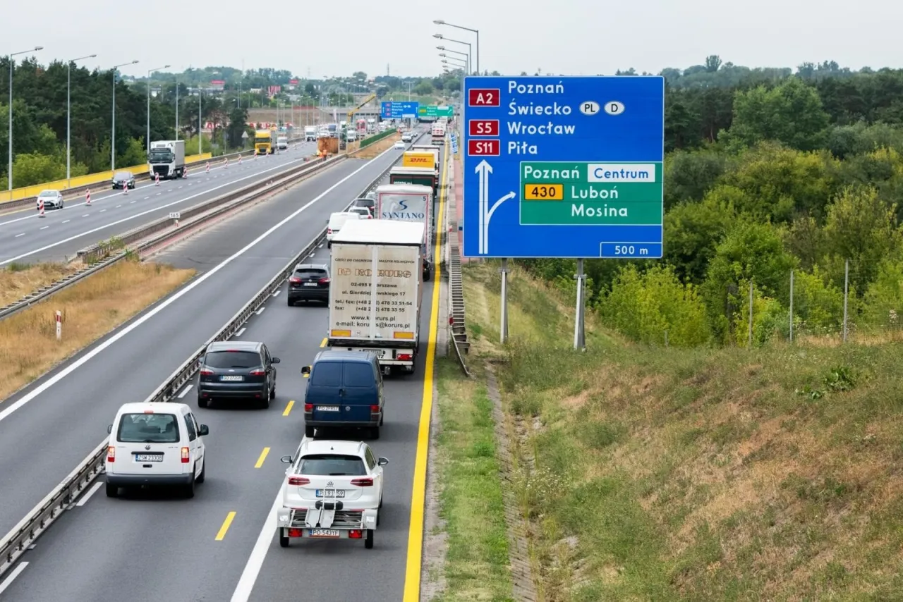 Zdjęcie Autostrada A2 przez jakie miasta? Odkryj kluczowe miejscowości podróży