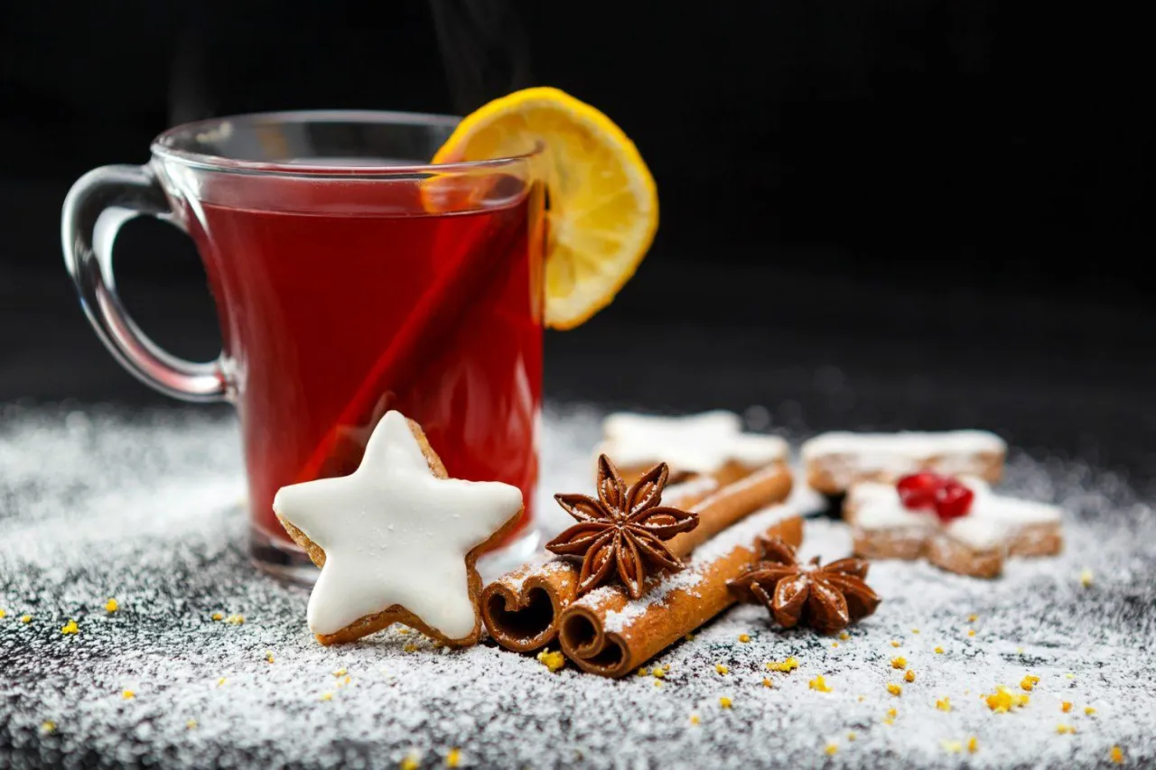 Zdjęcie Aromatyczna herbata świąteczna przepis na magiczny napój w zimowe dni