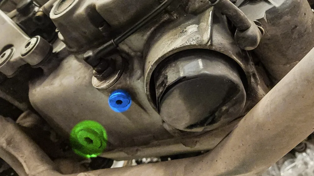 Zdjęcie Gdzie jest filtr oleju w Honda CBR 125? Prosta instrukcja wymiany