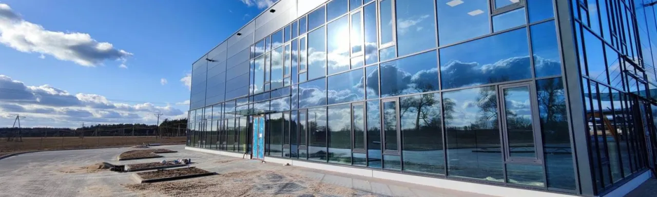 Zdjęcie Ile kosztuje montaż fasady aluminiowej: kalkulator cen i wycena 2025