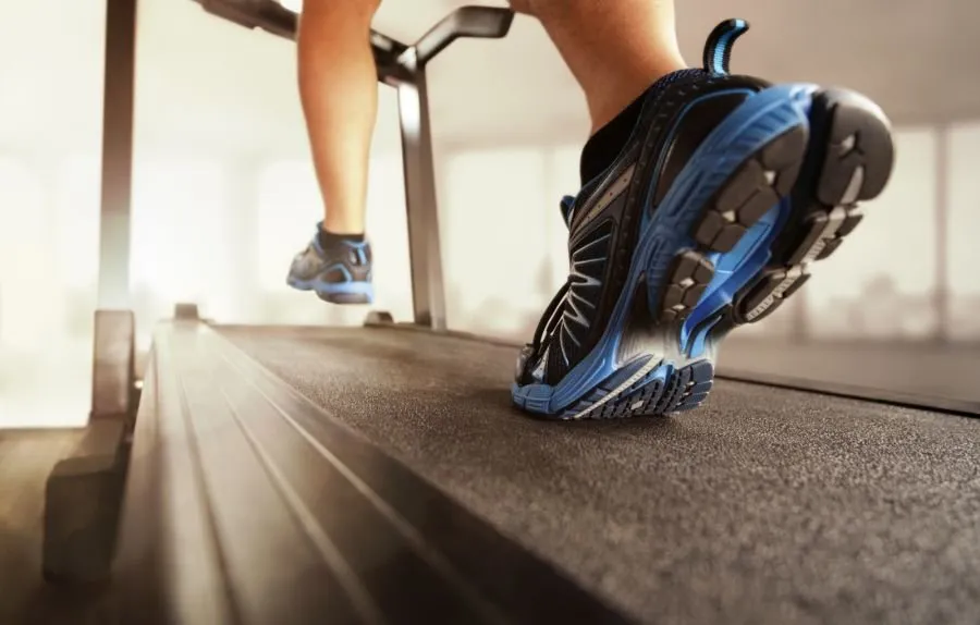 Zdjęcie Czy bieżnia odchudza brzuch? Sprawdź skuteczne metody na fat loss