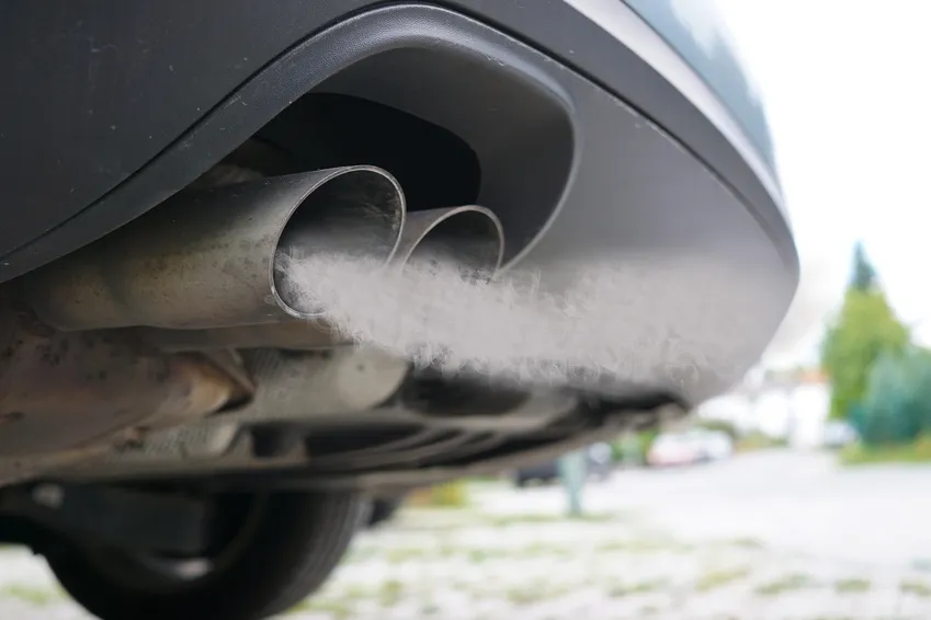 Zdjęcie Dlaczego diesel kopci przy przyspieszaniu? Oto najczęstsze przyczyny
