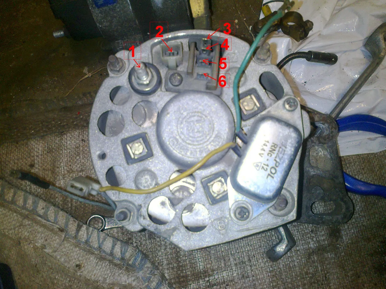 Zdjęcie Jak bez błędu podłączyć alternator z poloneza do busa T25 krok po kroku