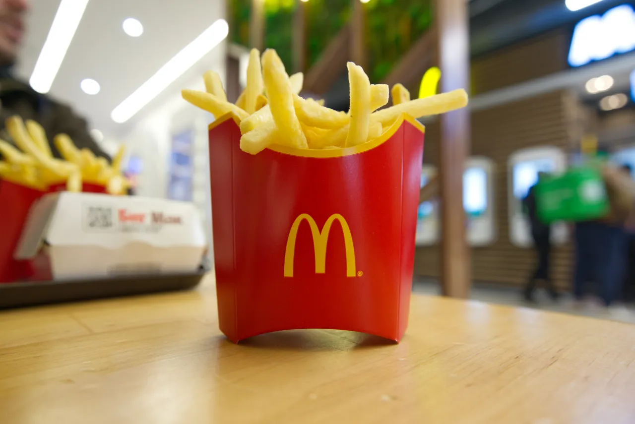 Zdjęcie Ile kosztują frytki w McDonald&#039;s? Zaskakujące ceny i różnice!