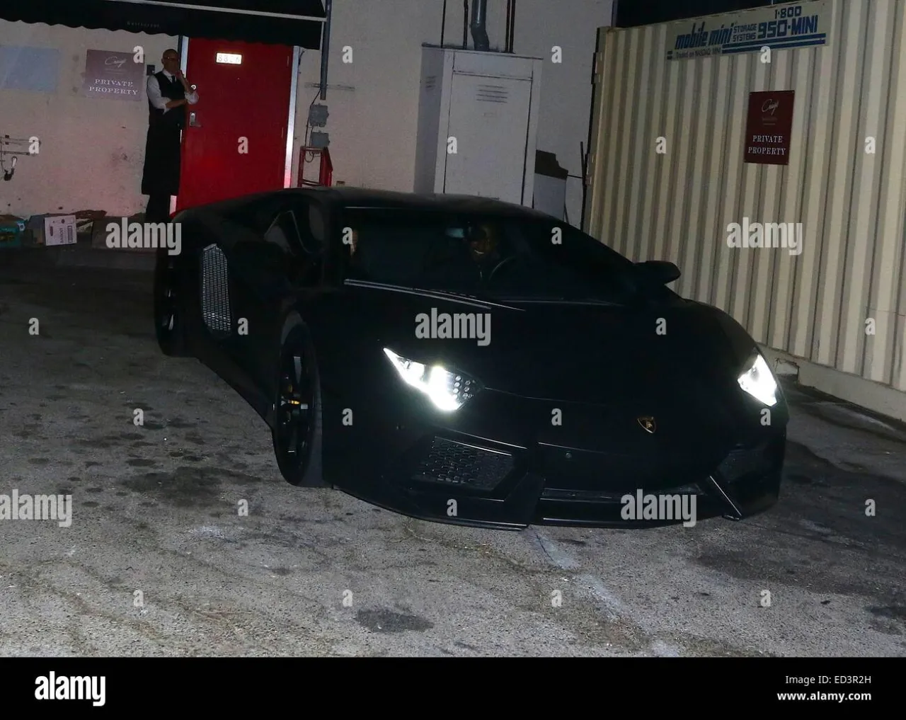 Zdjęcie Kim Kardashian i jej luksusowy Lamborghini Aventador dla Kanye Westa